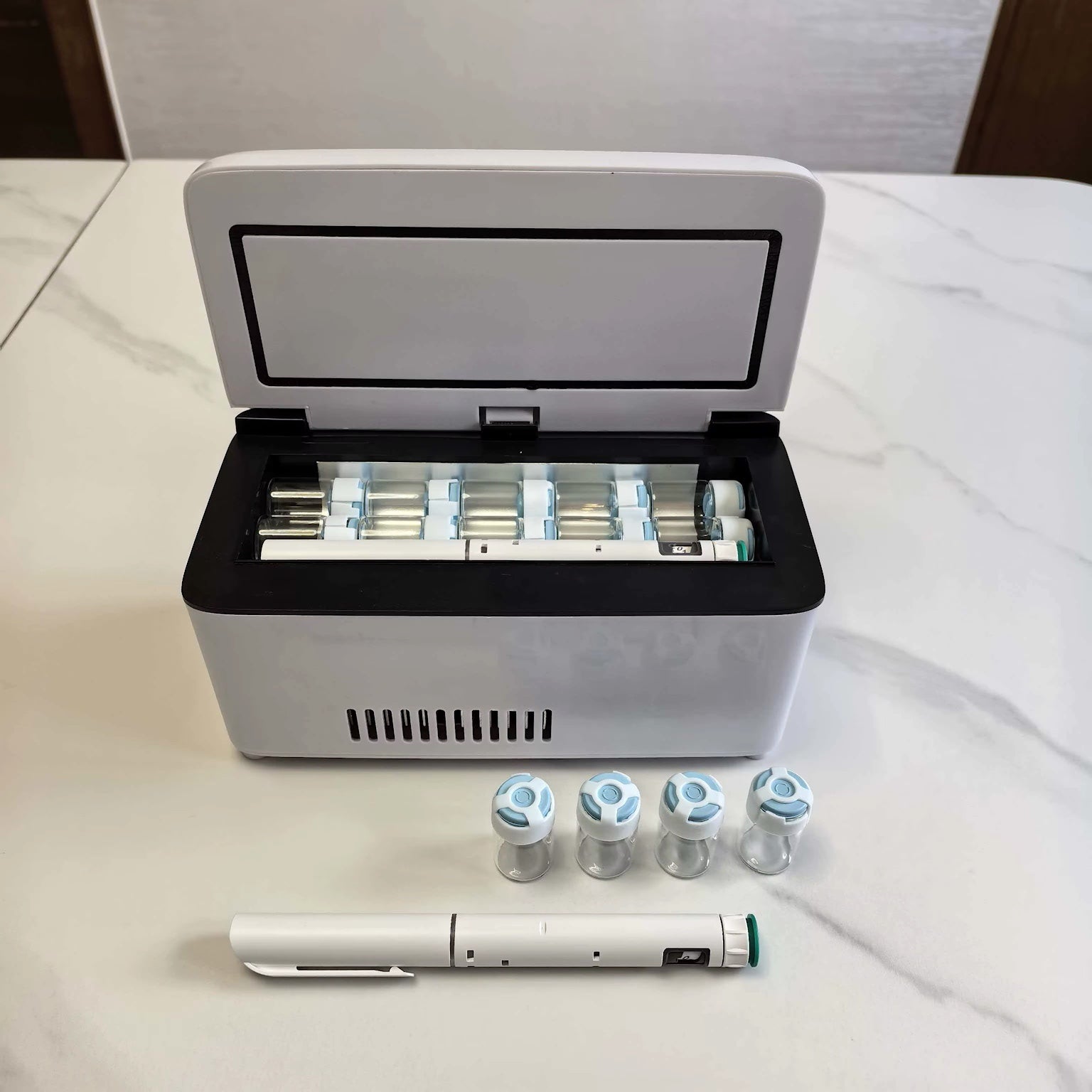 Lyovault portable cold storage